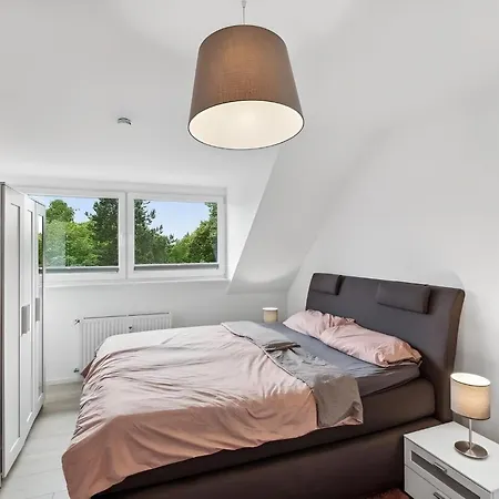 Aarper Boutique I Messe, Airport, Netflix & Forest * Dusseldorf